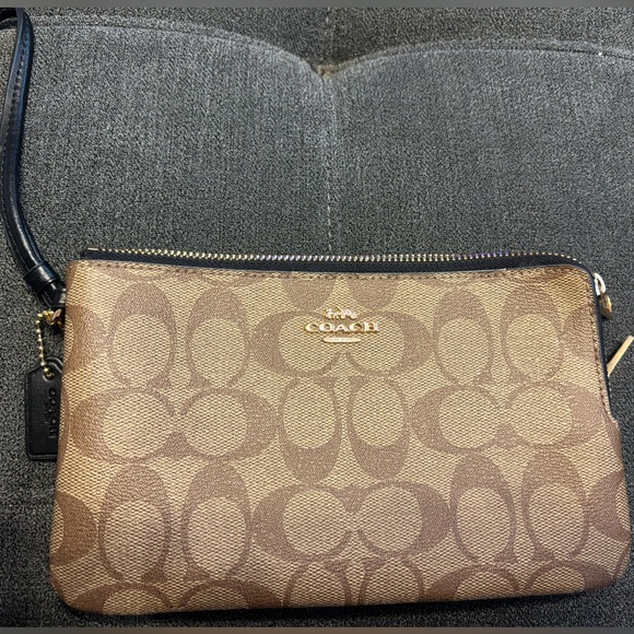 Coach Double Zip Wristlet. - Picture 1 of 8